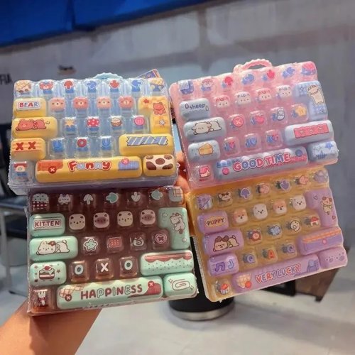26-Key Keycap Fidget Clicker Keychain – Anti-Stress Decompression Button Toy, Cartoon Party Favor Gift